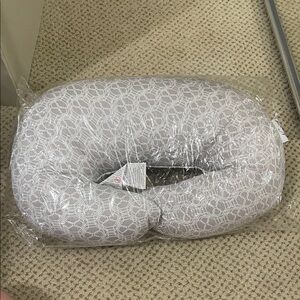 Gray Patterned Nursing Pillow